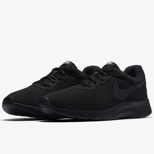 Black Nike Tanjun Women’s